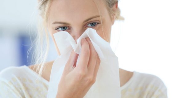 Grippe ou refroidissement ? Apprenez à reconnaître les symptômes de la grippe pour mieux vous soigner