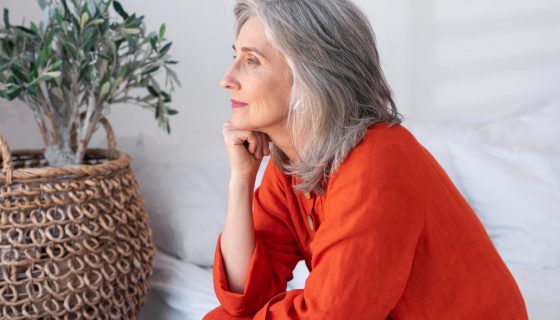 Routine bien-être spécial périménopause : alimentation, plantes et auto-soins
